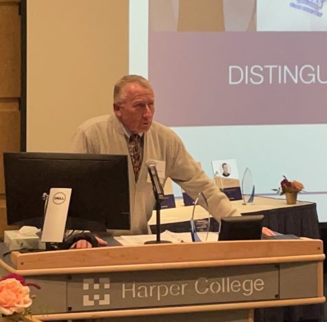 Jim Macnider gives his Distinguished Alumni Award Speech at Wojcik Conference Center at Harper College on October 26, 2021. (Photo by Trey Heinrich.)
