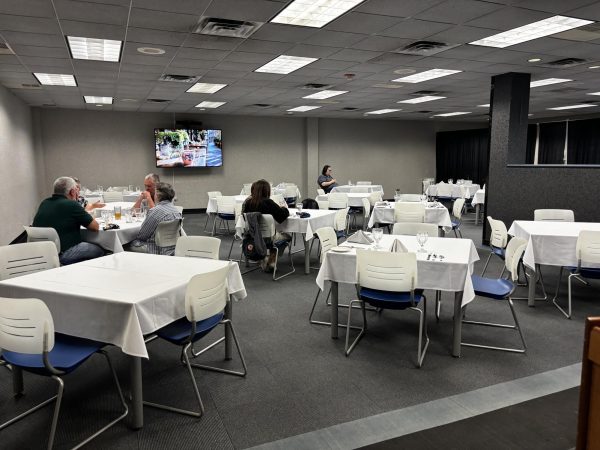 Seven customers enjoy their meal as well as ambiance in the Harper College Dining Room. (Photo taken by Evelyn Hernandez)