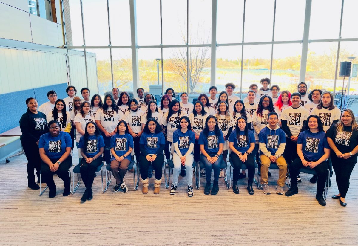 The 2022-2023 GLIDE mentors and mentees in official group photo. (Photo courtesy of Harper College)