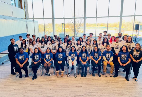 The 2022-2023 GLIDE mentors and mentees in official group photo. (Photo courtesy of Harper College)